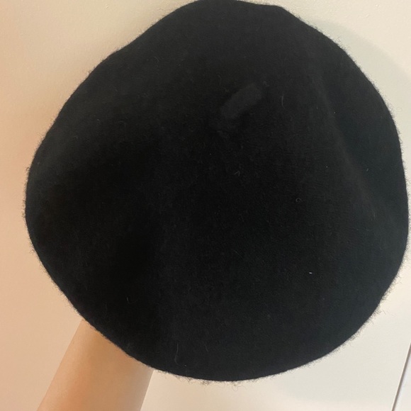 EUC Vintage Black Wool Beret - Picture 3 of 3